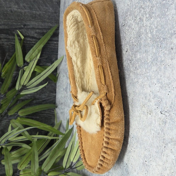 Minnetonka | Tan Leather Moccasins Slippers with Faux Fur Lining Womens Size 9 - Picture 5 of 11